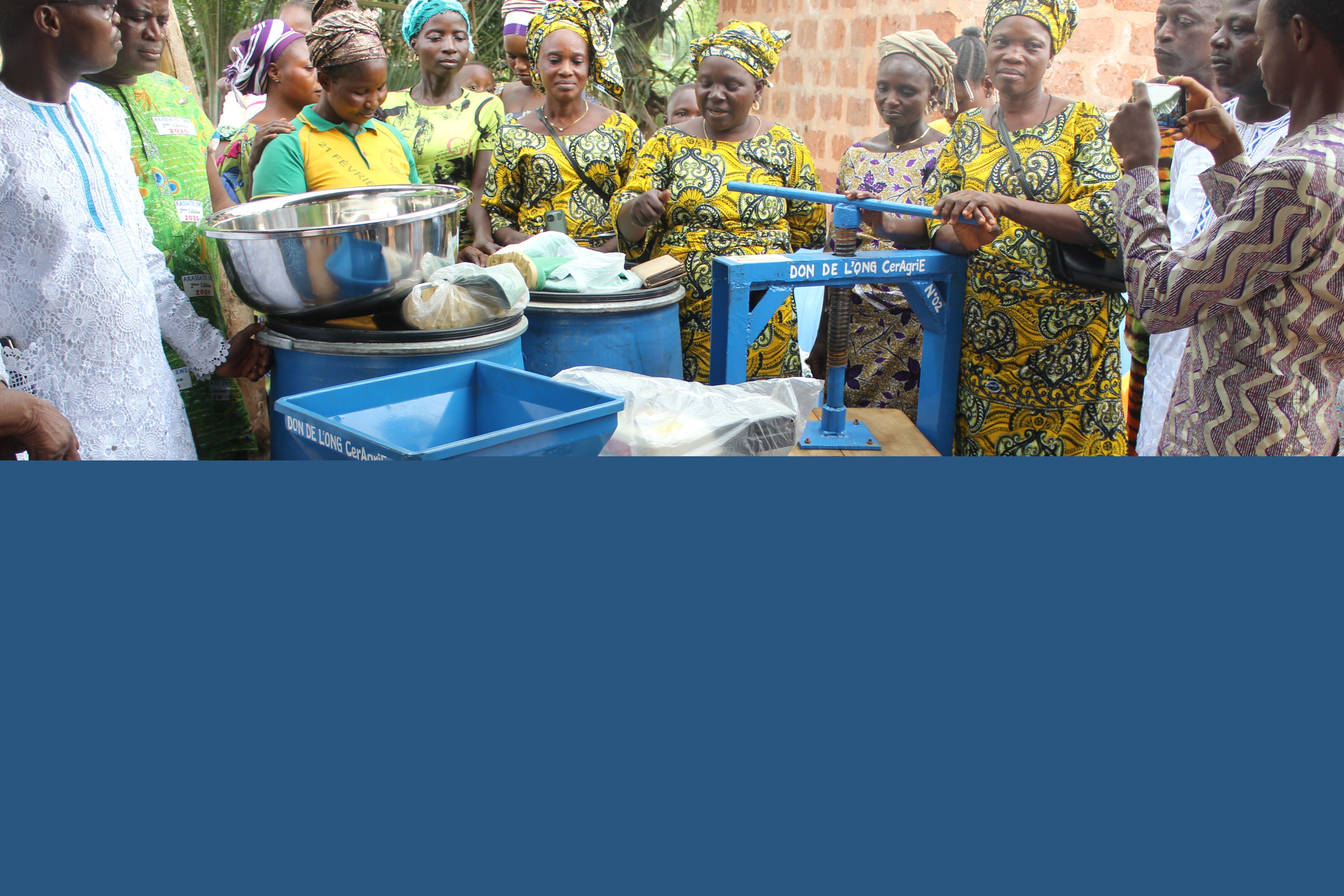 Don de matériels et équipements aux femmes de Zè