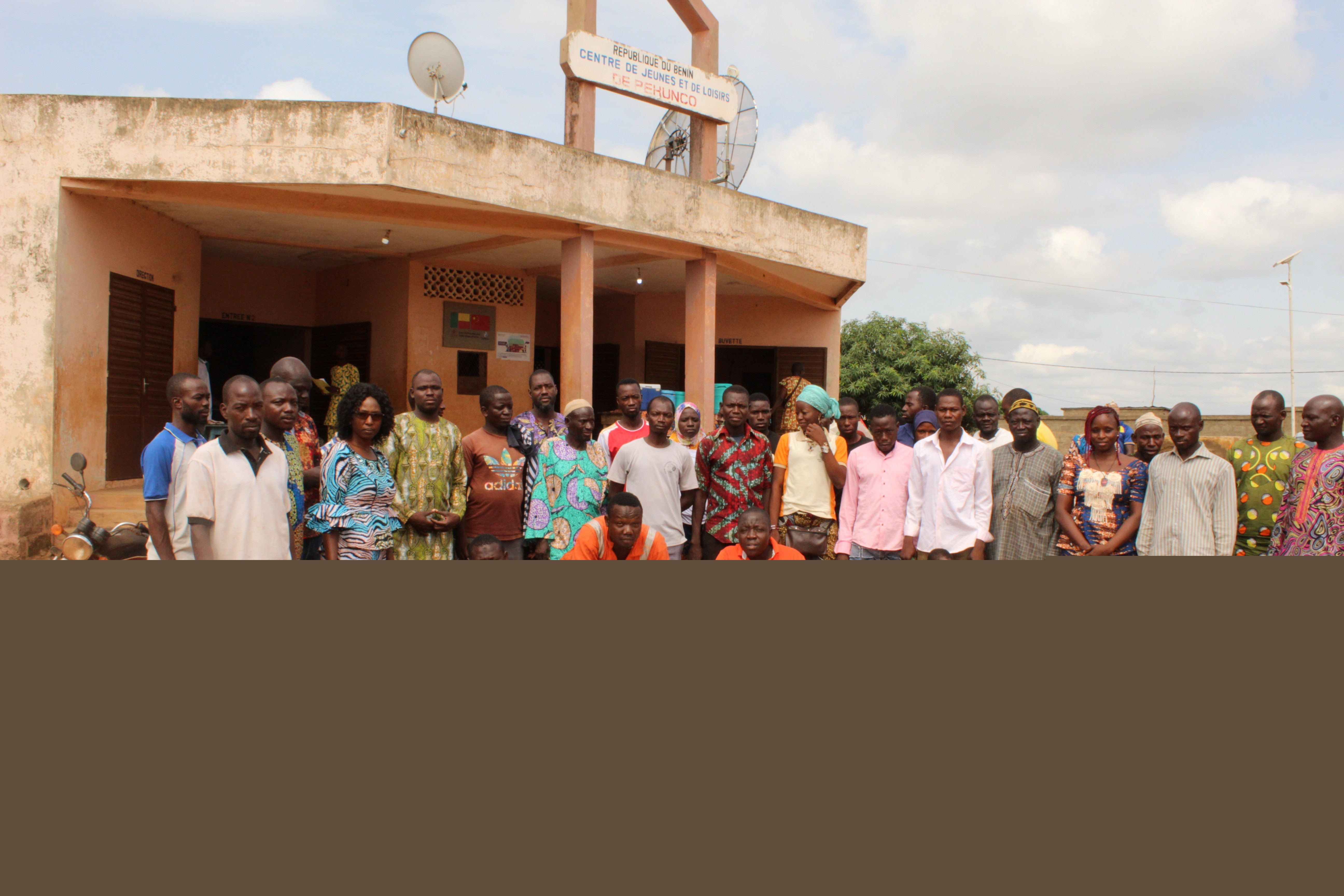 Fourniture de semences extra précoce de maïs aux agriculteurs de Ouassa-Péhunco