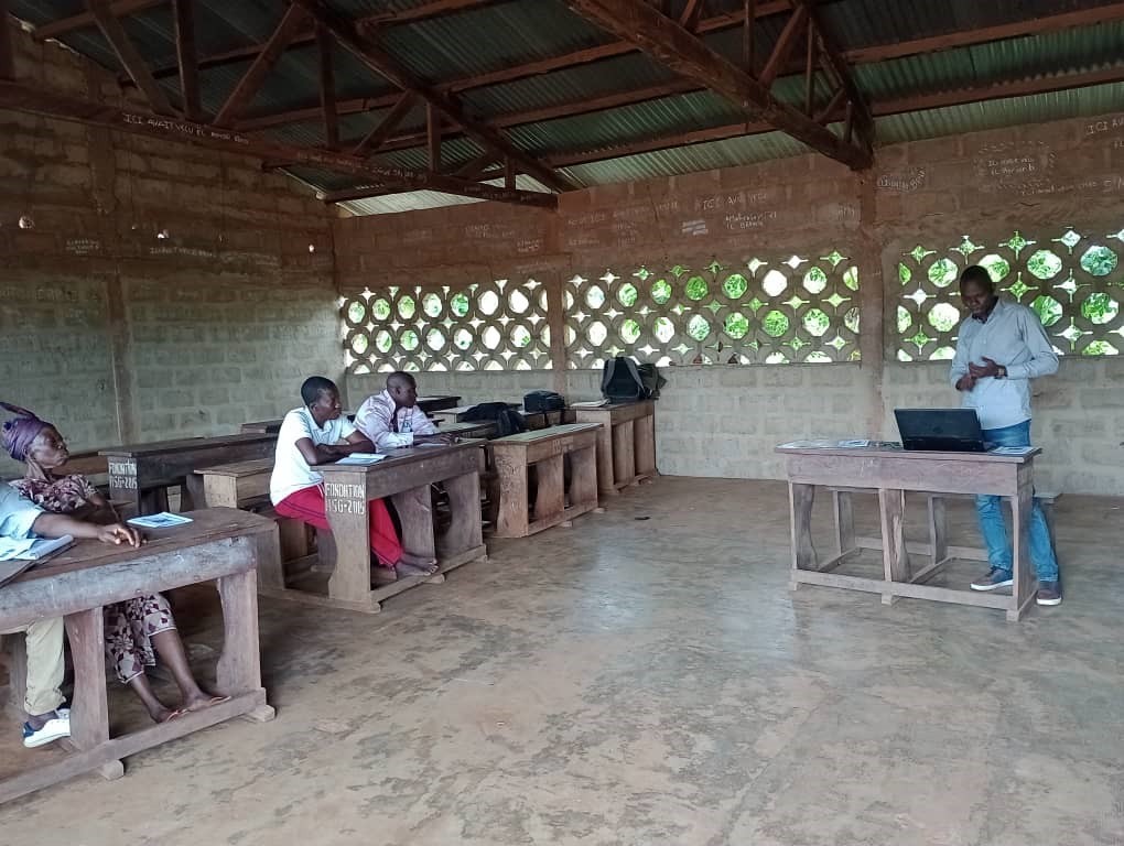 Formation des éleveurs de poulets locaux de Lokossa sur l'amélioration des techniques d'aviculture familiale